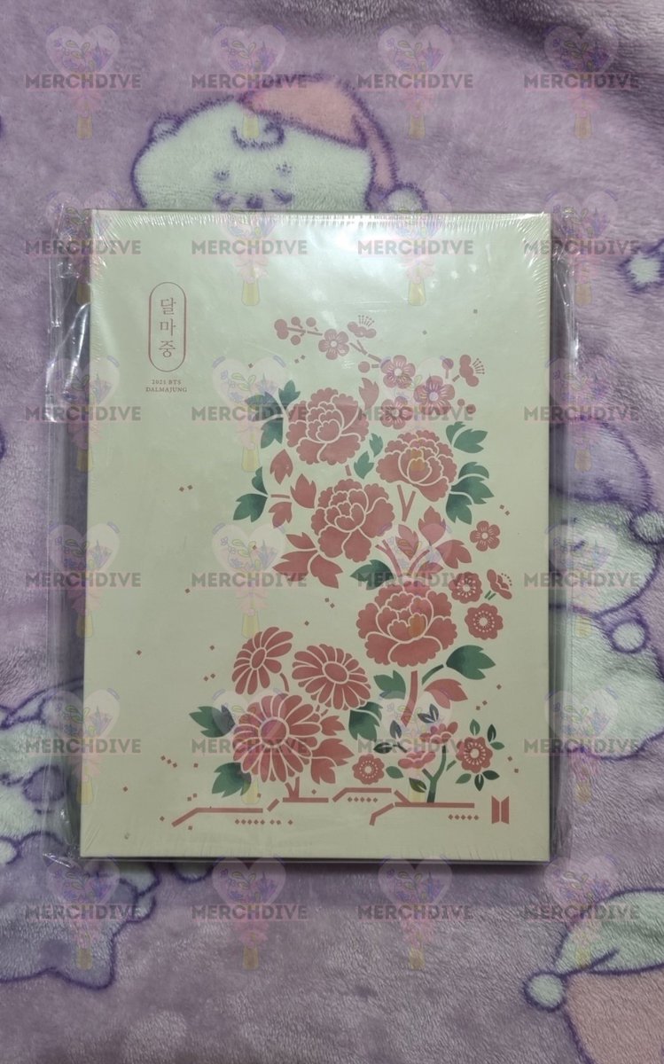 MerchDive's tweet photo. WTS/LFB For Sale 
#BTS #DALMAJUNG #Photobook
Brand new
2 pcs available
Buy from this post to avail of special price 
PAY only P 1,300.00 inclusive of GGX SF anywhere w/in MANILA
+ 100 for non-Manila residents
+ ISF for intl buyers
DM/comment to buy/claim 😊 https://t.co/ovUhhene23