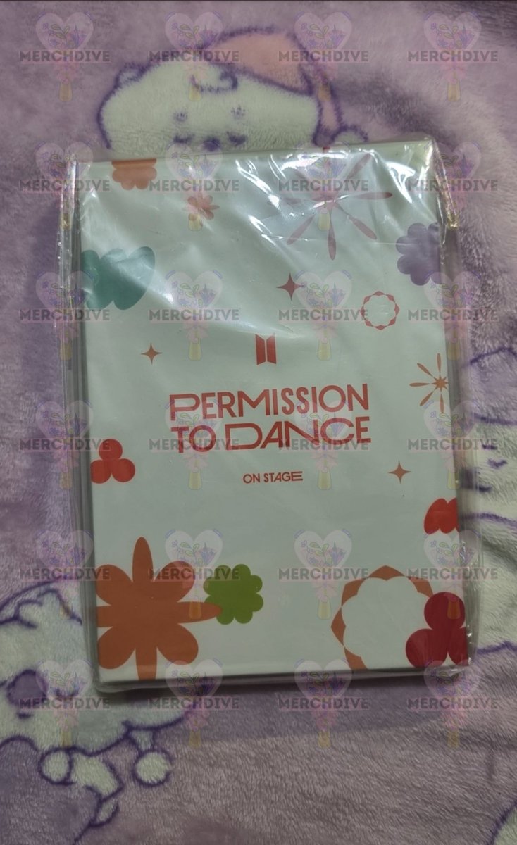 MerchDive's tweet photo. WTS/LFB For Sale 
#BTS #PermissionToDance #PTD #Photobook
Brand new
2 pcs available
Buy from this post to avail of special price 
PAY only P 1,300.00 inclusive of GGX SF anywhere w/in MANILA
+ 100 for non-Manila residents
+ ISF for intl buyers
DM/comment to buy/claim 😊 https://t.co/6qSbuZUcxp