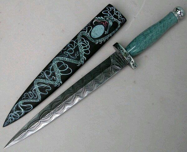 Утренний сюрприз. Для любимого мужа <a href="/Xue_Yang_love_u/">рест! 🍭Сюэ Ян угостит тебя конфеткой 🍭</a> 
Надеюсь ему понравиться такое пополнение его коллекций)

Как раз успел сходить в Цайй в лавку оружейника и забрать его. Пока А-Ян спал утром)