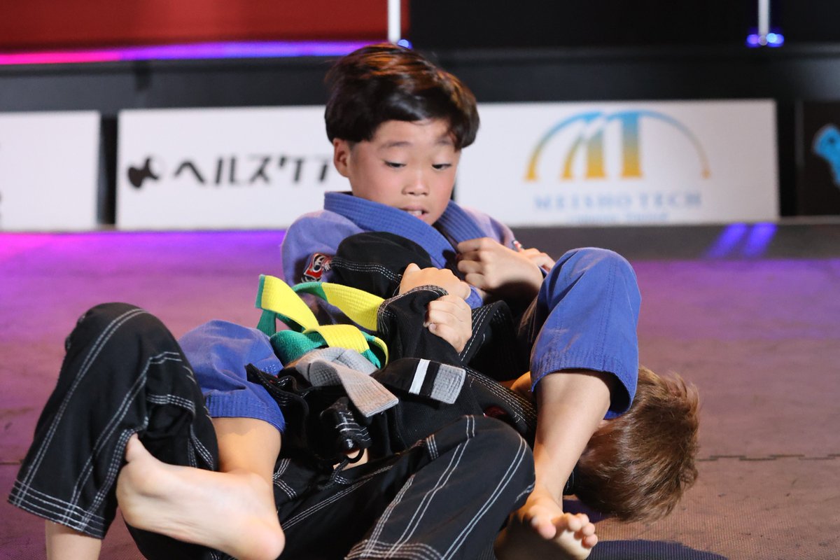 Nobushi_BJJ's tweet photo. 【KIT5】（2022.8.28）
オープニングマッチ（※灰帯ライトフェザー級）
深井源之介（野武士）vs 青柳潤（パラエストラ小岩）
📷@KinyaBJJ
https://t.co/e2DJNHA9IB
https://t.co/3JnAMkI3GN
いつも素晴らしい写真誠にありがとうございます❗
#KIT5 #柔術 #jiujitsu #BJA野武士 https://t.co/S2MpMc3DXX