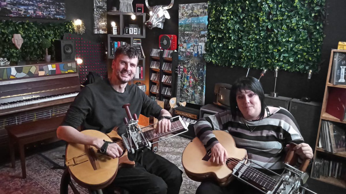 AdaptMusicInstr's tweet image. Erik Holm showing Dianne Fourie how to play her SlipperyJack built by Mervyn Davis