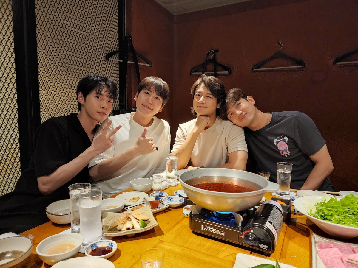 sunflow3rmin_'s tweet photo. doyoung finally a maknae in kyuline 😭😭 no i’m not sobbing! he’s finally had dinner with all members kyuline precious 🥺😔🤍🤍 https://t.co/5kwhSLTyY3