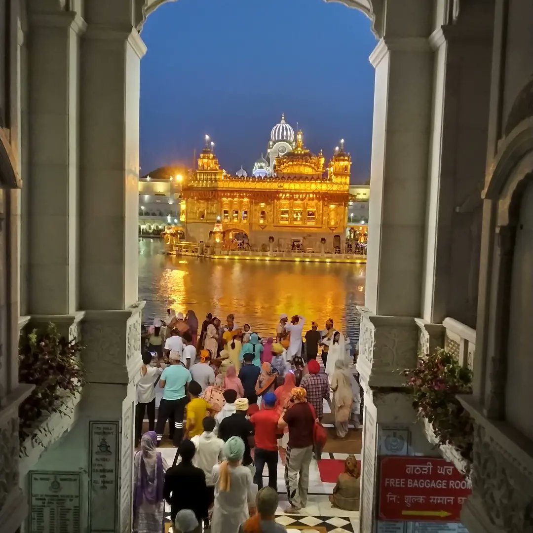 Somesh_Kamra's tweet photo. A divine experience with the divine. 

#soulcleansing #goldentemple #amritsar #SriHarmandirSahib #divine #eternalconnect #soulful #spiritual #experience #mustvisit #seva https://t.co/7OIrnHHeT4