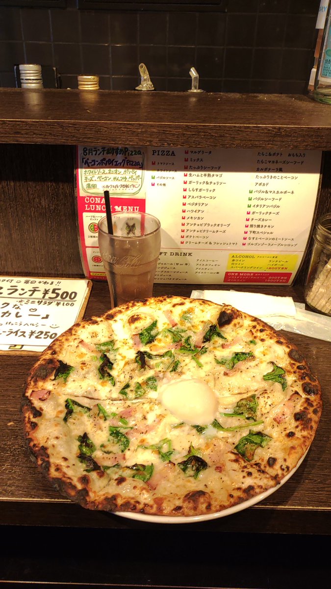 wink2_studio's tweet photo. 本日のご紹介は…ぴっつぁー！
釜で焼き上げるここのPIZZAは、絶品！ランチは飲み物付きで、何と500円！コスパ( 厂˙ω˙ )厂 ｳｪｰｲ！しかも、火曜限定でカレーライ���があってPIZZAとセット(ミニカレー)もできます！
ただし、立ち飲み屋さんのランチなので、イスがないのでご注意を！
@渋谷ランチ https://t.co/MbKjtFIHoJ