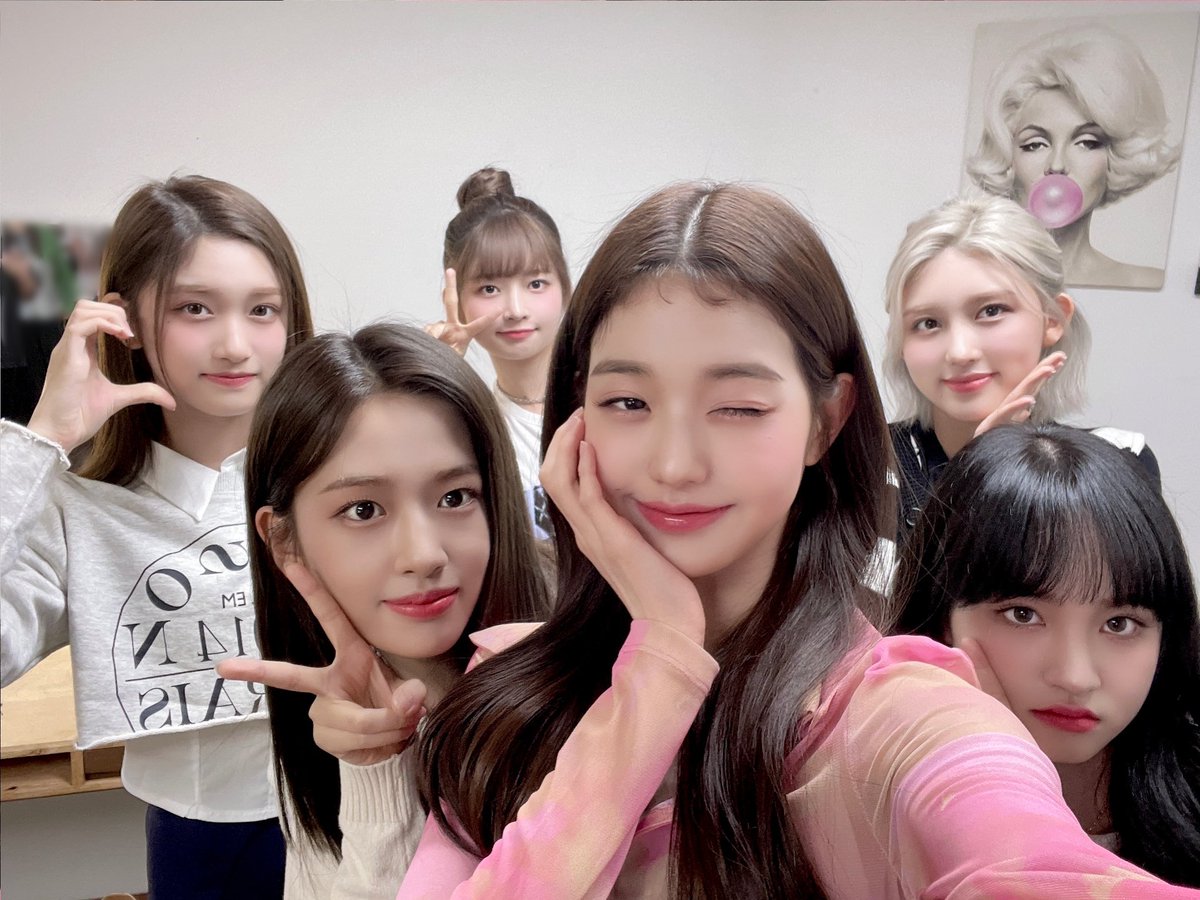 comeback show live is complete. monday fairy: ive! lights-chapter 🧚🏻‍♀️ a fun time ton communicate in real time with ive wich gaves everyone strength just by looking at it. have a good week dives, 오늘도 빠이팅!! ꒰ ɞ̴̶̷ ·̮ ɞ̴̶̷ ꒱