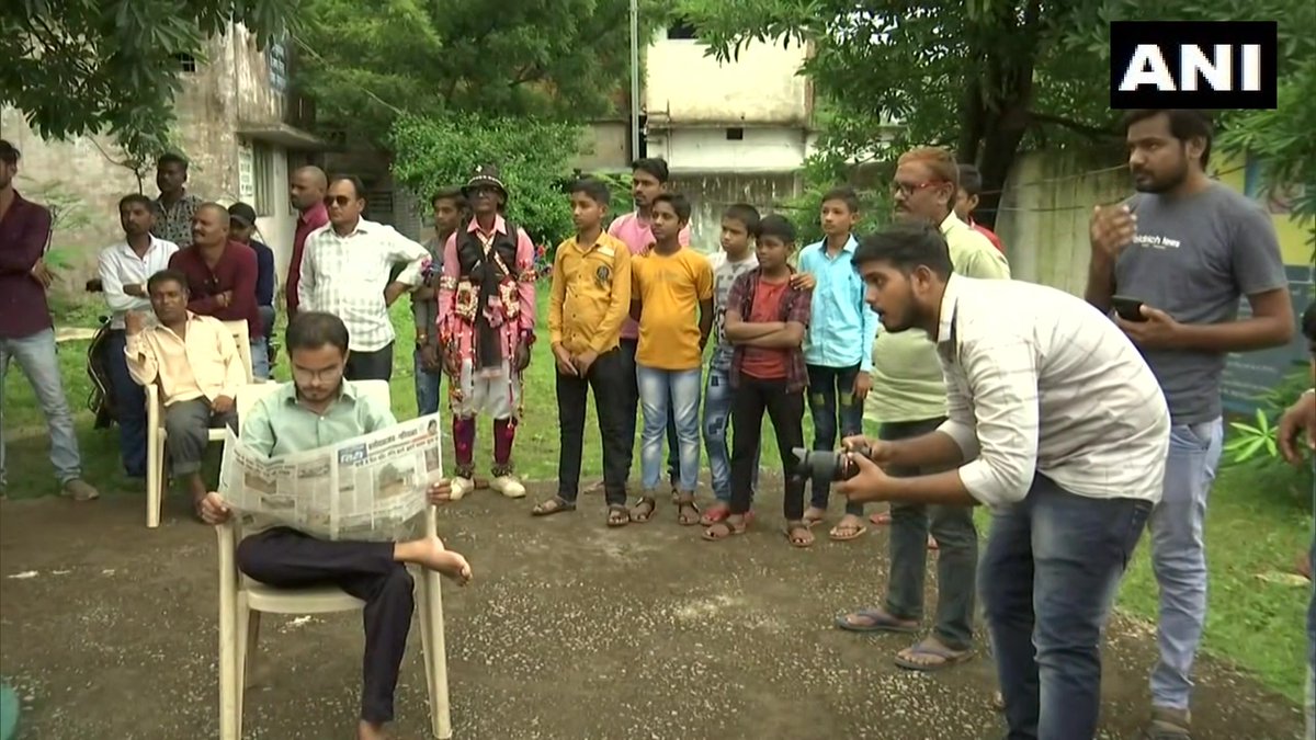 ANI_MP_CG_RJ's tweet photo. Chhattisgarh | Tulsi Village in Raipur turns into a YouTubers' hub, with a large number of locals creating content for the online video sharing and social media platform and having their own channel on it. 

Locals create content for both educational and entertainment purposes. https://t.co/eGdjANBMtE