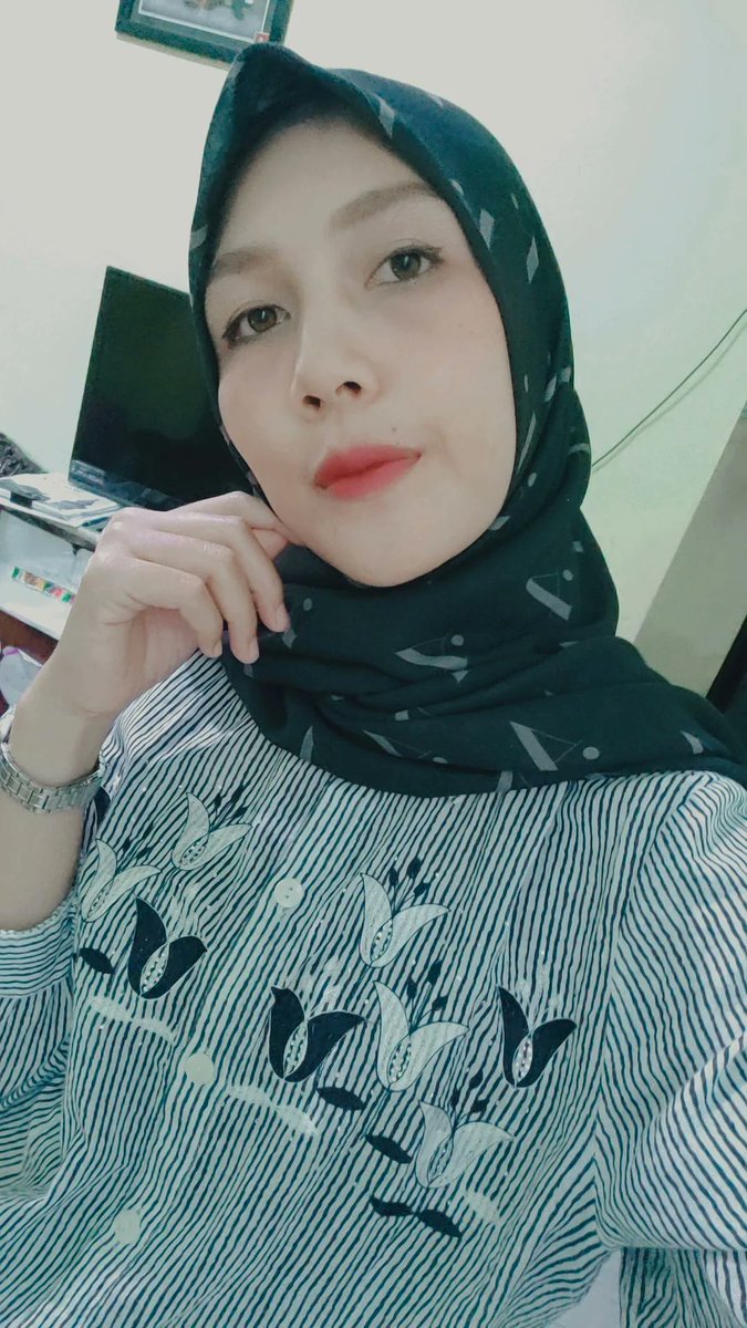 AnggiKalista's tweet photo. Tmn km tb² wa,"Hy, seneng deh liat kamu, pdhl anak uda 2, dh gde pula."
Masak?km emg liat ak dmn? 
"Foto km d sosmed.."
Oh,it mah filter!Jgn smp ktmu lgsg, syok nti km.Ak asliny ky babu Mas, bener😏🙃

Yg manis bkn cm gula, tp mulut buaya jg 🤪
#candabuaya https://t.co/k6ANkm8ZvI