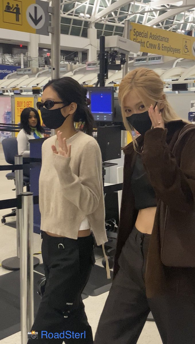 roses_are_reosi's tweet photo. Let’s going back to home, good bye NYC ✈️
Till we meet again https://t.co/rzyWMeH2pv