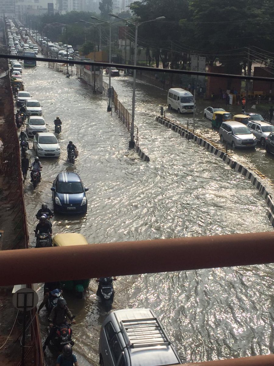 me_cool_engr's tweet photo. ORR #Bellandur is in very bad condition in terms of traffic, drainage and pollution.

@PMOIndia @BSBommai @CMofKarnataka @BBMPCOMM

@NammaBengaluroo @080Traffic @WeAreBangalore @btppubliceye @nammametrouser 
#Bengaluru #BengaluruRain #bengalurutraffic #BBMP #NammaBengaluru https://t.co/OFYBp8fsZ2