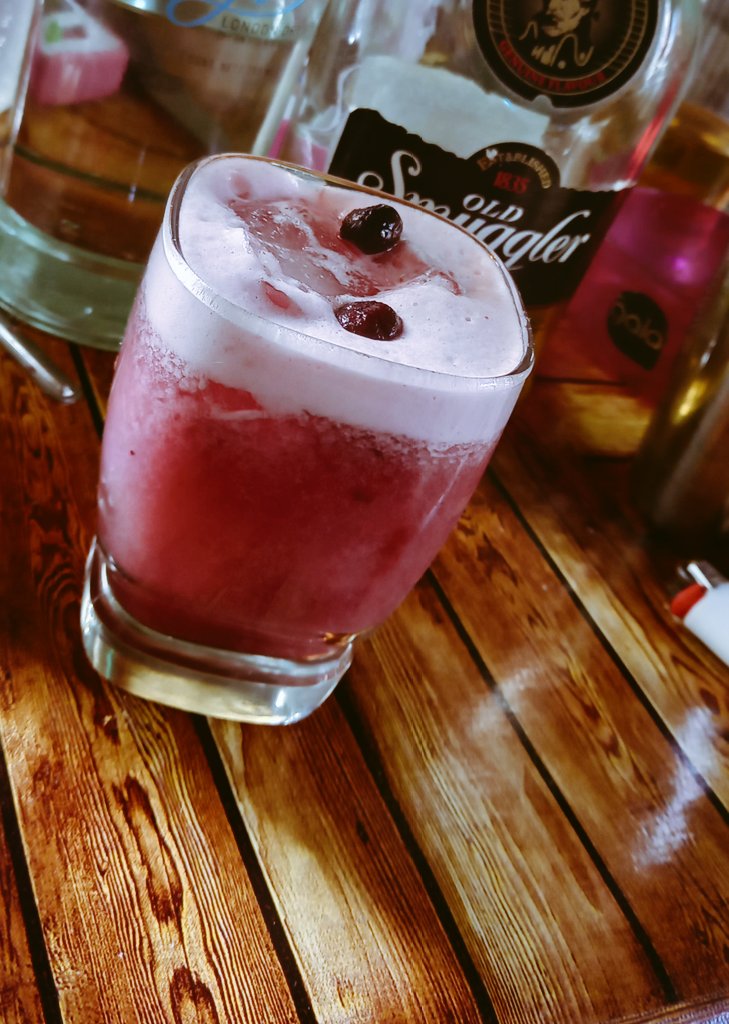 YamiiAyelen01's tweet photo. Hoy terminé un curso de bartender y tuve que hacer un trago. Espero que algún día lo puedan probar🔥 #Bartender #Barwoman #Coctel #ComodoroRivadavia https://t.co/9p5Bmml54D
