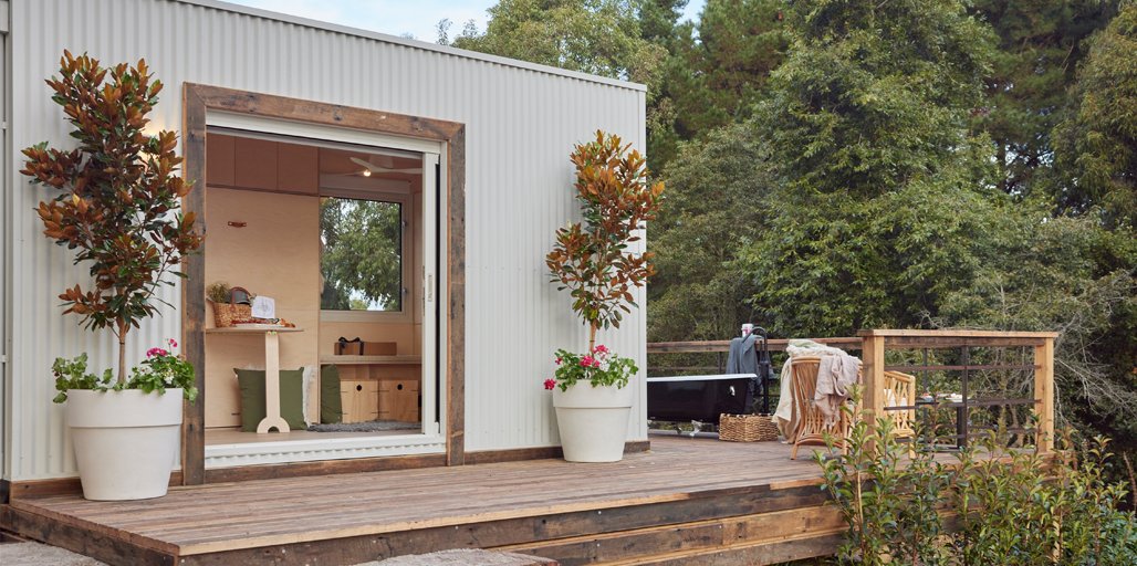 COLORBONDsteel's tweet image. Congrats to Sarah Jane and Tom, who won a stay in the COLORBOND® Tiny Escape, winners of the COLORBOND® steel letterbox challenge on @TheBlock. Framing #madefromTRUECOREsteel and #COLORBONDsteel #Surfmist. spr.ly/6015MyHiF
#theblock #COLORBONDGreatEscape #TRUECOREsteel