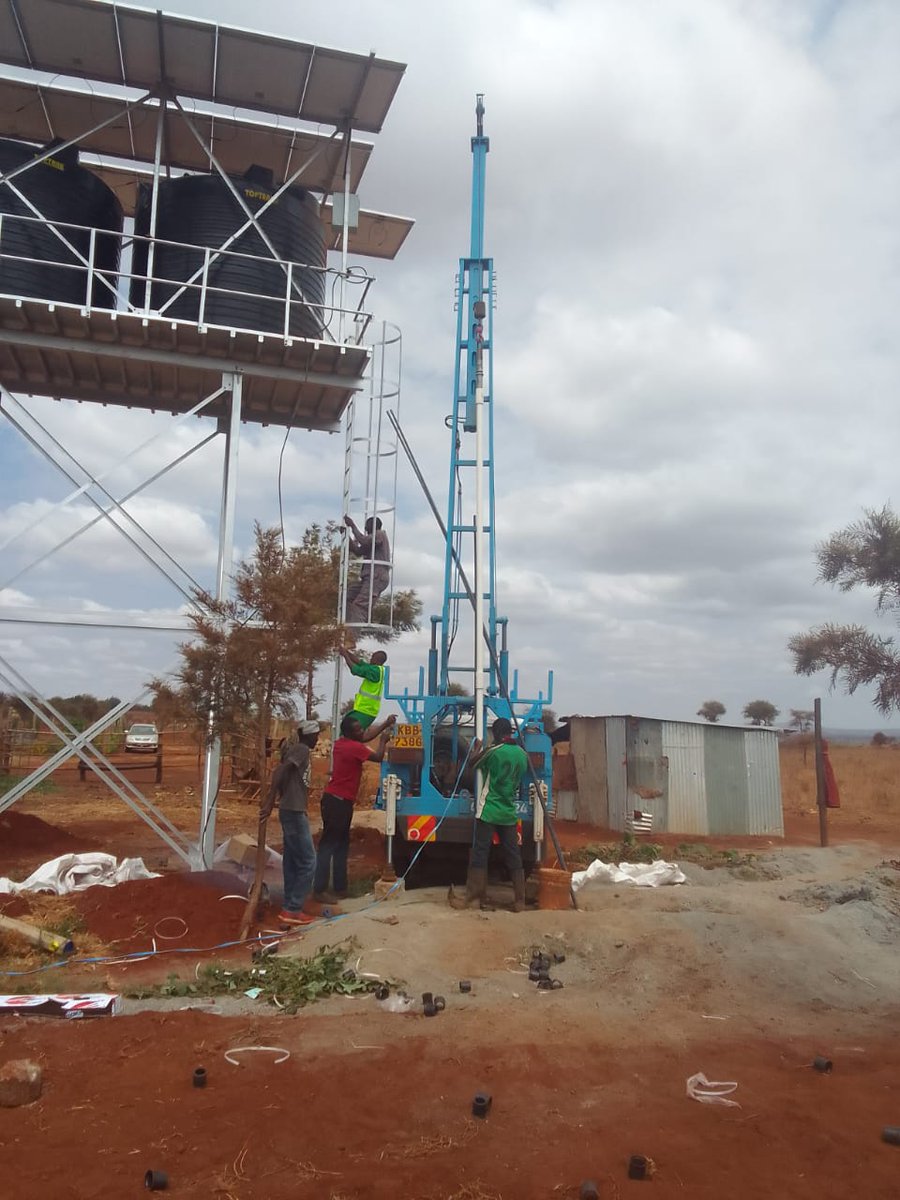 AtwinEngLtd's tweet photo. We have successfully installed and commissioned a #solar pumping system in Emali. Our client's borehole was 150m equipped with: 
1. 4KW Submersible pump discharging 7 cubic/hr.
2. 19- 290W 24V Solar panels.
3. 4KW Solar Hybrid Inverter.
#Atwindelivers Rongai Kakamega Mombasa https://t.co/S1iYfsgxF2