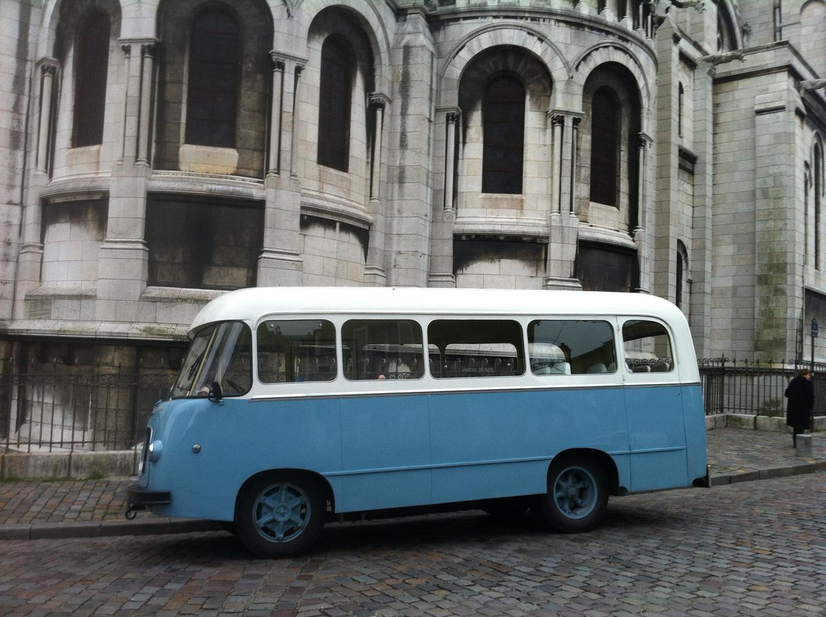 Thibault_BEAL's tweet photo. #blueber / le bus bleu / traversée hivernale de Paris 2012 https://t.co/lrbrU4ffcI