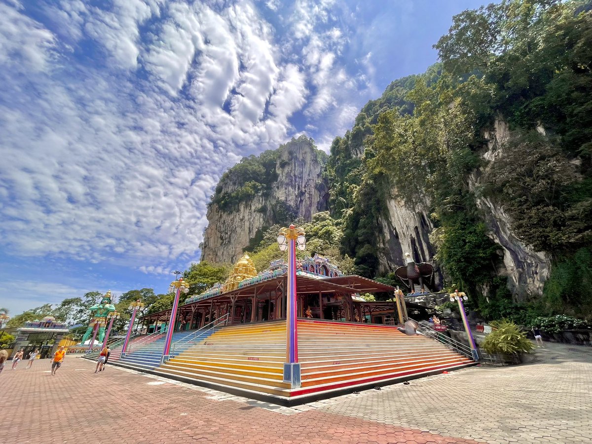 jobeetweets's tweet photo. Trying to see the world, one place at a time. 
#batucave #malaysia #KualaLumpur #travel https://t.co/kHH4AMCH0J