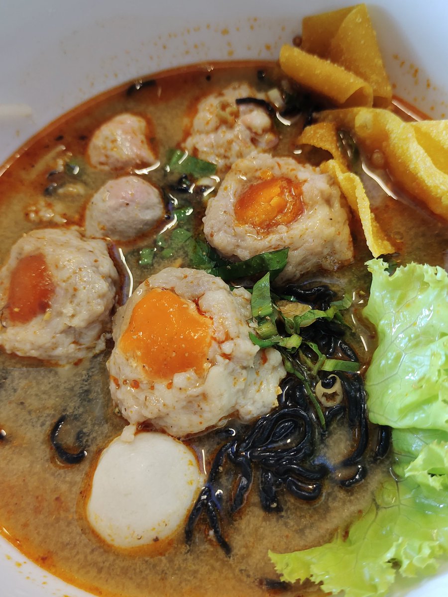 ภัค tweet media