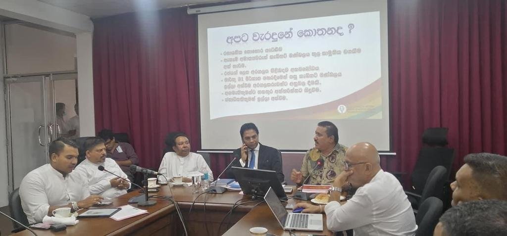 duplicatesiri's tweet photo. අපිට වැරදුනේ කොතනද?
නිතරඟයෙන් නාමල් බේබි - රත්තරන් 
#lka #srilanka @PodujanaParty @RajapaksaNamal @rohithalk https://t.co/cVcvF1ZcDj