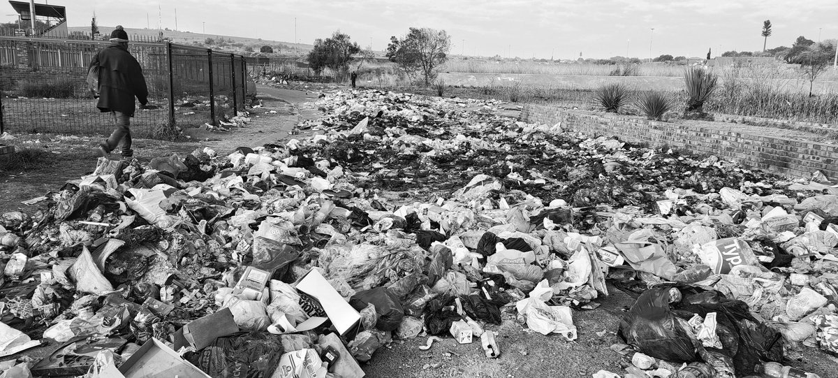 NkadiTech's tweet photo. The so-called cleanest town in Mpumalanga. #STLM #stevetshwete #municipality #Middelburg #Mpumalanga #streetphotography https://t.co/E15JIh0g2B