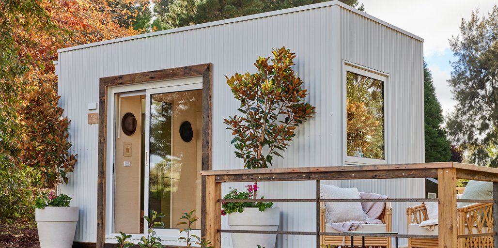 TRUECOREsteel's tweet image. Congrats to Sarah Jane and Tom, who won a stay in the COLORBOND® Tiny Escape, winners of the COLORBOND® steel letterbox challenge on @TheBlock. Framing #madefromTRUECOREsteel and #COLORBONDsteel #Surfmist. spr.ly/6013Myy85
#theblock #COLORBONDGreatEscape #TRUECOREsteel