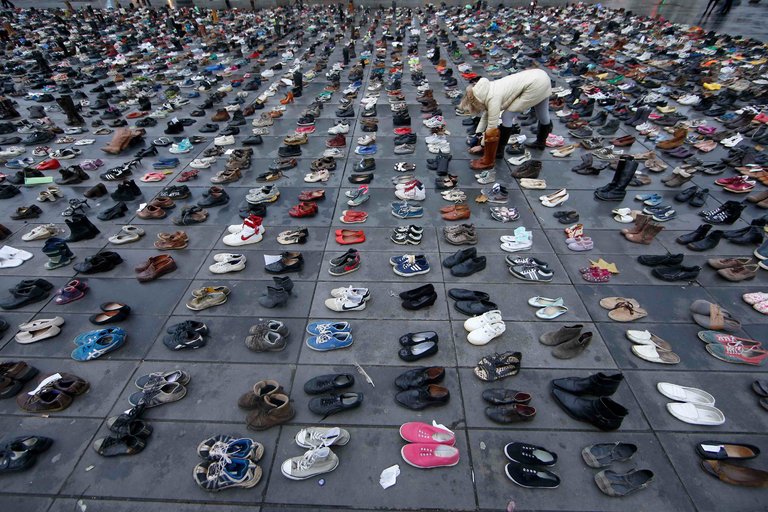 RALLY TOMORROW at 11AM for International Overdose Awareness Day at Parliament House steps (cnr Spring/Bourke St) Melbourne.
DONT FORGET to bring a pair of SHOES to represent each person you've lost or has been affected by overdose. #EndOverdose #drugdecrim #30reasonstorally