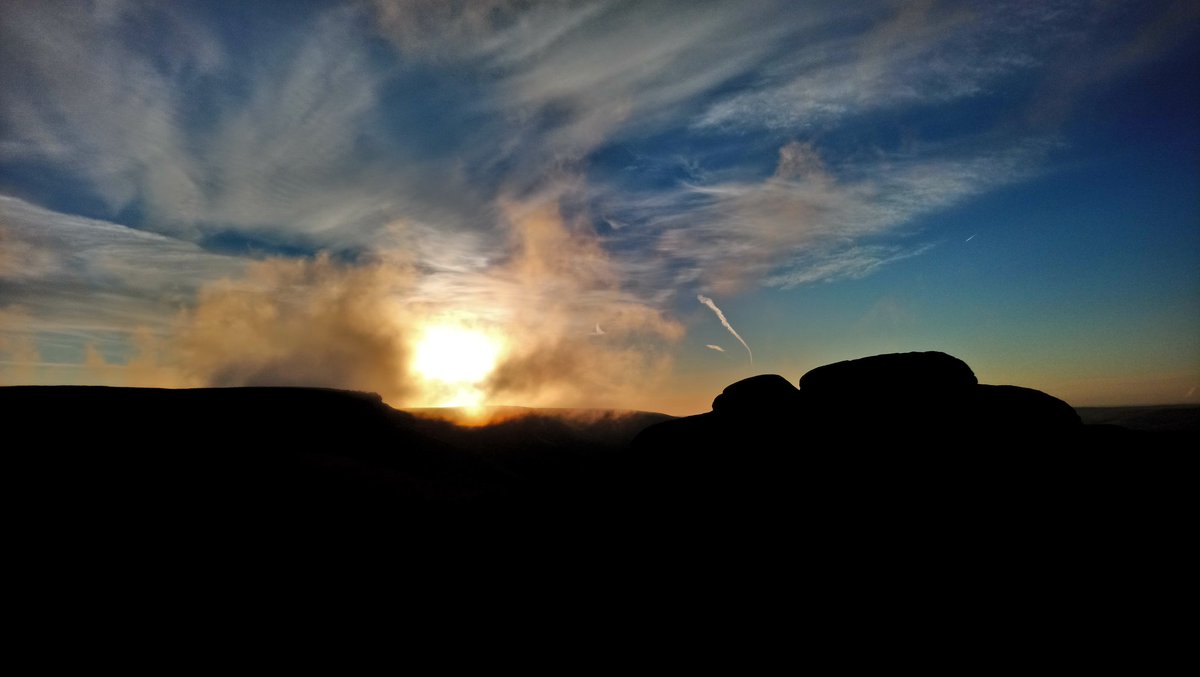 ABTheAdventure's tweet photo. Atmospheric morning! ๐
#peakdistrict #outrunning https://t.co/0pDtIKkkie