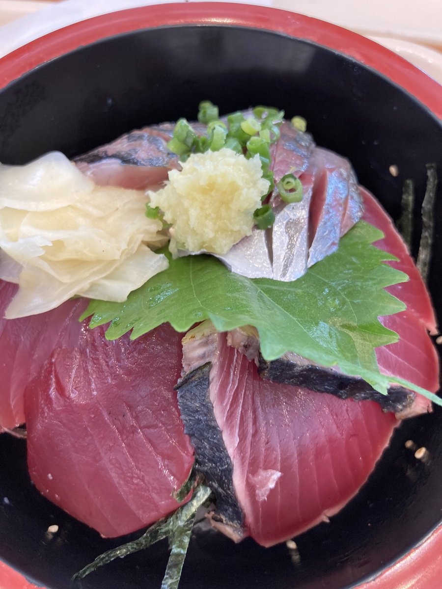 shippo0108's tweet photo. 美味しかった❤️
#ランチ 
#海鮮丼 
#海 https://t.co/fTVlzvn6Db