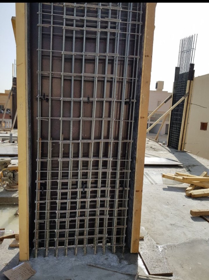 عند تسليح اعمدة المبنى  يلزم تكثيف كانات الاعمدة بالمتر الاول والاخير من العمود..