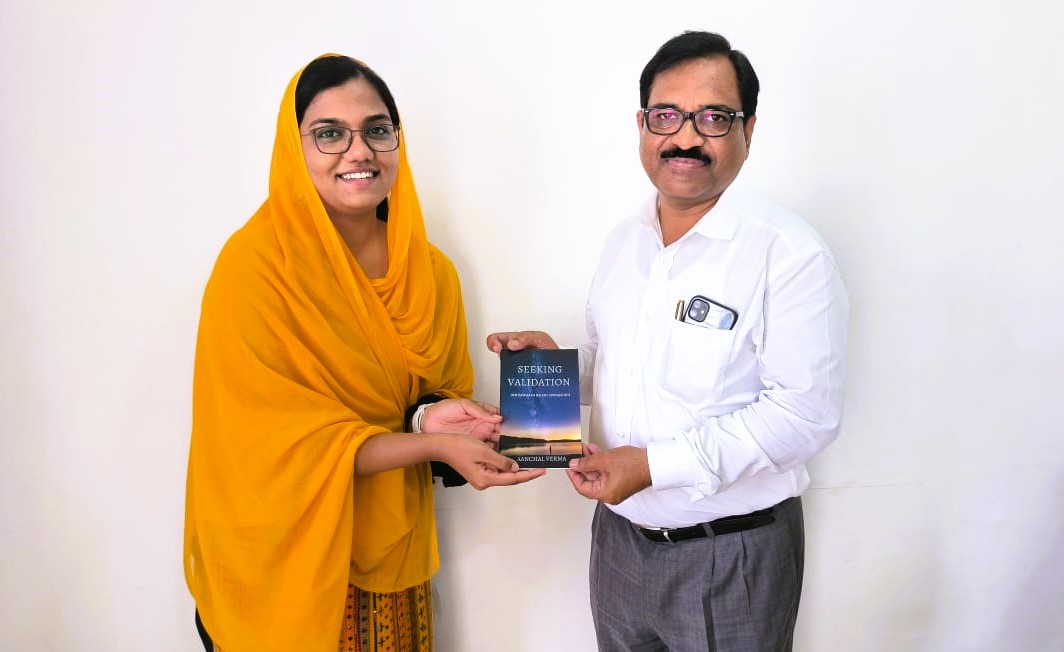 iaanchalverma's tweet image. Took blessings from 
1. Rev. Brijesh Verma Ji, Asst. General Manager, RBI &amp;amp; Sanyojak, Sant Nirankari Mission.
2. Rev. Sushil Puri Ji, Zonal Incharge, Sant Nirankari Mission.
It was a pleasure gifting them the first copies of my book.

#seekingvalidation #unfilteredaanchal