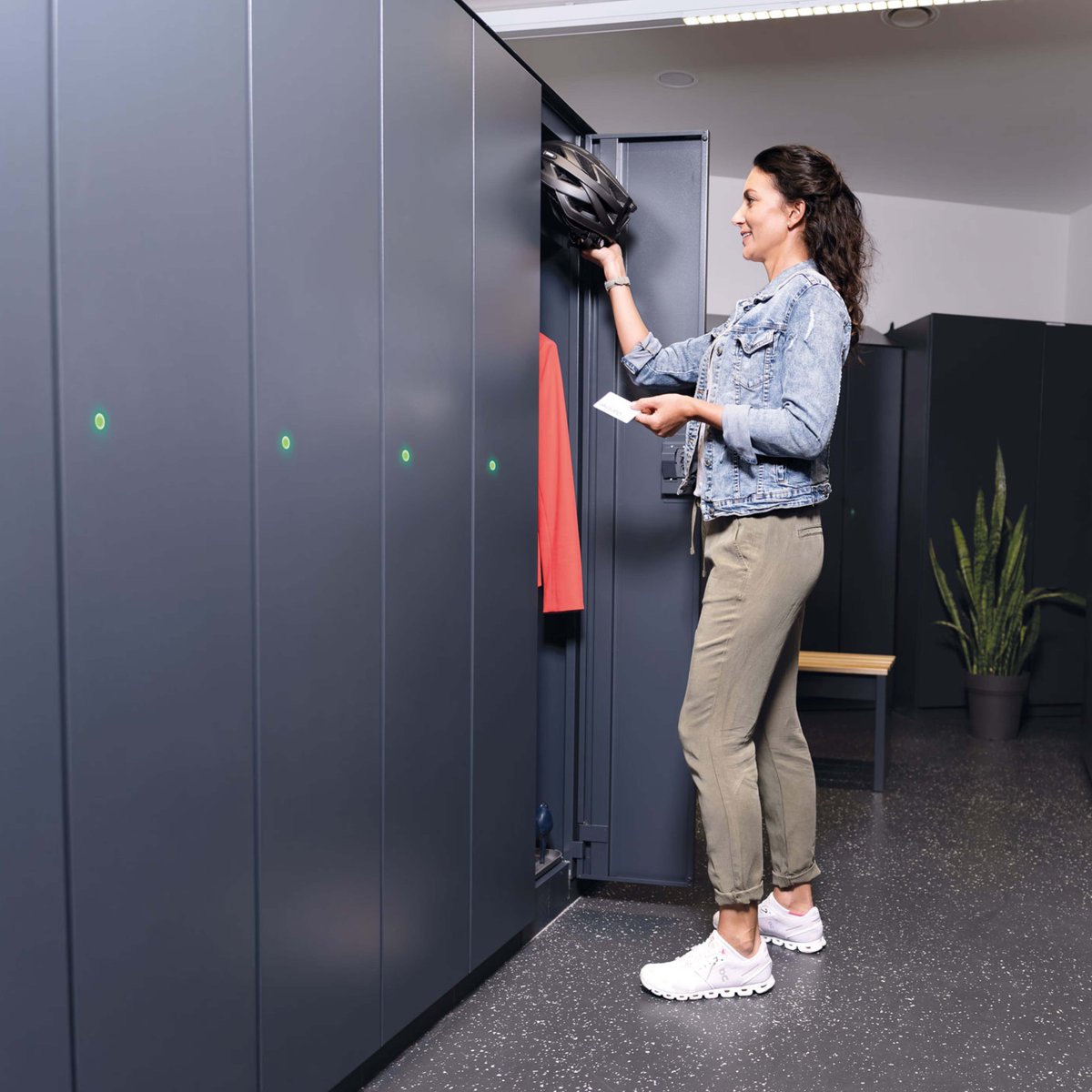 GantnerGroup's tweet photo. Our smart locker systems can be used wherever secure storage options are required: in offices spaces, in changing rooms or, for example, at the reception in form of a parcel station. Learn more: https://t.co/57xrFaOh2P

#GANTNER #smartlocker #smartlockersystems https://t.co/aNsshUoyOw