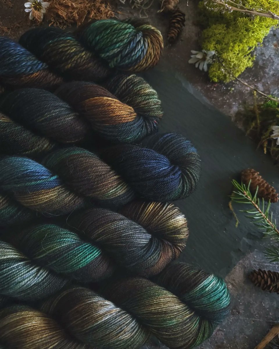 FrostedStitch's tweet photo. A pale seafoam and bold teal base topped with a combination of both earthy and jewel tones. Creamy mocha and dark coffee browns, rich forest green and midnight blue blend beautifully to create a truly moody vibe

H O M E

Collection launch Sept. 2nd, 8pm EST https://t.co/IkT0a0zzvx
