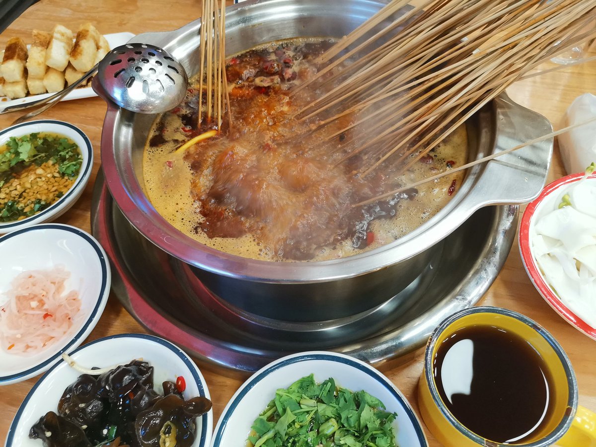 Brightmoon720's tweet photo. @Buildbuilddd 宝，这是成都美食串串香，我先帮你恰一口😘 https://t.co/Yo35wxMH1h