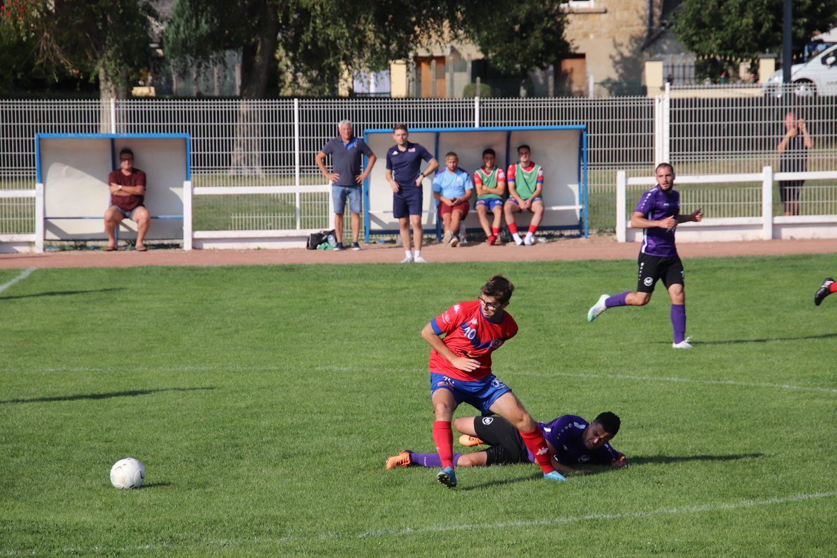 Rethel_SF's tweet photo. 📸⚽️ #TeamRSF❤️💙 #R2 #Regional2 https://t.co/oQRApRDYmn