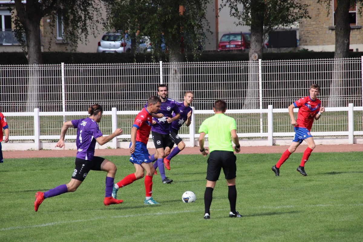 Rethel_SF's tweet photo. 📸⚽️ #TeamRSF❤️💙 #R2 #Regional2 https://t.co/oQRApRDYmn