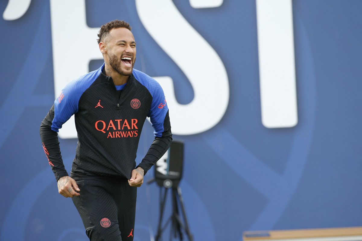 🆕👕

La nouvelle tenue d'entraînement #PSGxJordan ✌️🤩

🛒▶️  bit.ly/3PUevSY