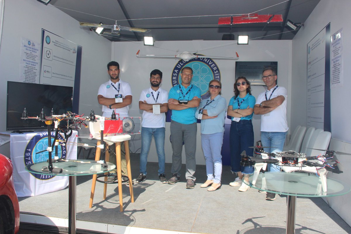 #TEKNOFEST2022 tüm coşkusuyla Samsun'da başladı. Üniversitemiz, dev alanda kurduğu standında ziyaretçilerden yoğun ilgi görüyor. Festival boyunca uzman ekibimiz, öğrenci topluluklarımız ve projelerimizle hazır olacağız. Tüm teknoloji meraklılarını alana bekliyoruz...