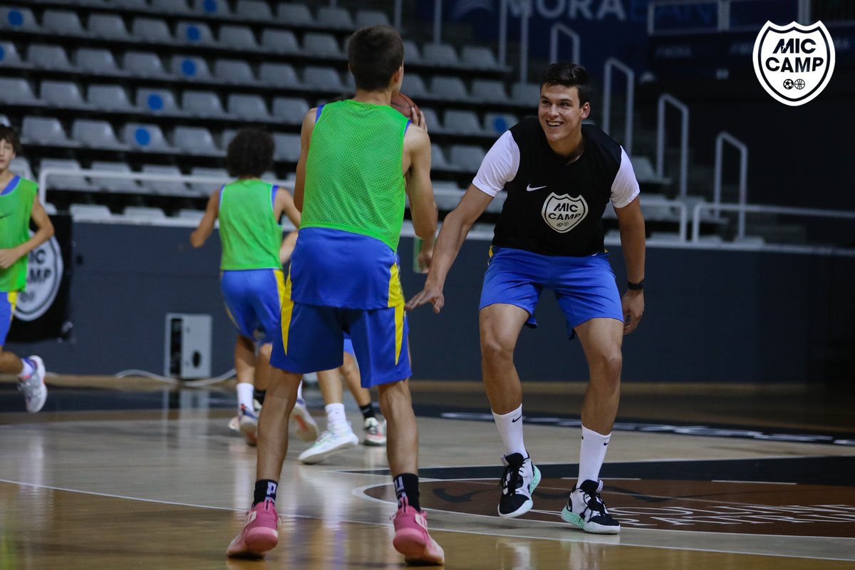 ¡De Andorra al #Eurobasket! 

Jaime Pradilla y <a href="/Xabi6lopez/">Xabi López-Arostegui</a> han entrado en la lista definitiva de 12 jugadores de la <a href="/BaloncestoESP/">Baloncesto España</a> 🇪🇸

A partir del 1 de septiembre os estaremos animando 💪🏀

#MICCamp | <a href="/EuroBasket/">FIBA EuroBasket</a>