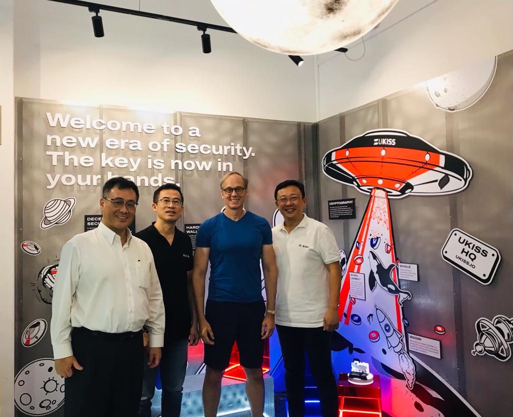UKISSTech's tweet photo. Look who dropped by the UKISS HQ this evening! ๐ Delighted to have thought leader @peter_demeo - Global Lead of @IBM's Digital Asset Infrastructure Offerings in our midstโ๏ธ
#UKISSHQ #UKISSTech #advisor #partnership https://t.co/CO0t513rBK