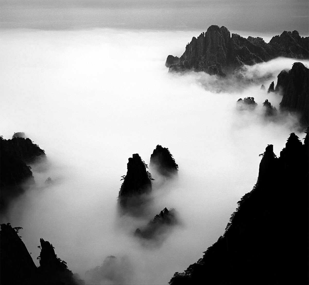 skrawczyszyn's tweet photo. 🧵1/8 One of the most recognizable styles of Chinese painting is the so-called #shanshui 山水. Such paintings depict landscapes which subject strictly relate to mountains🏔, rivers🏞 and waterfalls🌊

📷 @WangWusheng https://t.co/4j5g0WLjNC