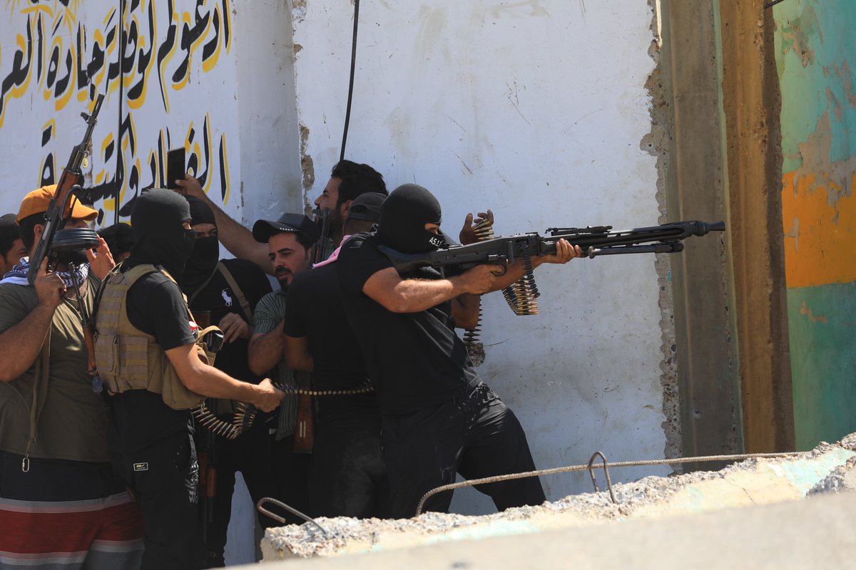 AJHumanRightsEN's tweet photo. Dozens killed and hundreds injured, in Iraq, amid clashes between supporters of Iraqi cleric Muqtada al-Sadr and security forces with heavy weapons at Green Zone after Sadr supporters stormed the Presidential Palace in Baghdad.
#Iraq #Iraqprotest #HumanRights https://t.co/f7SOgXMSze