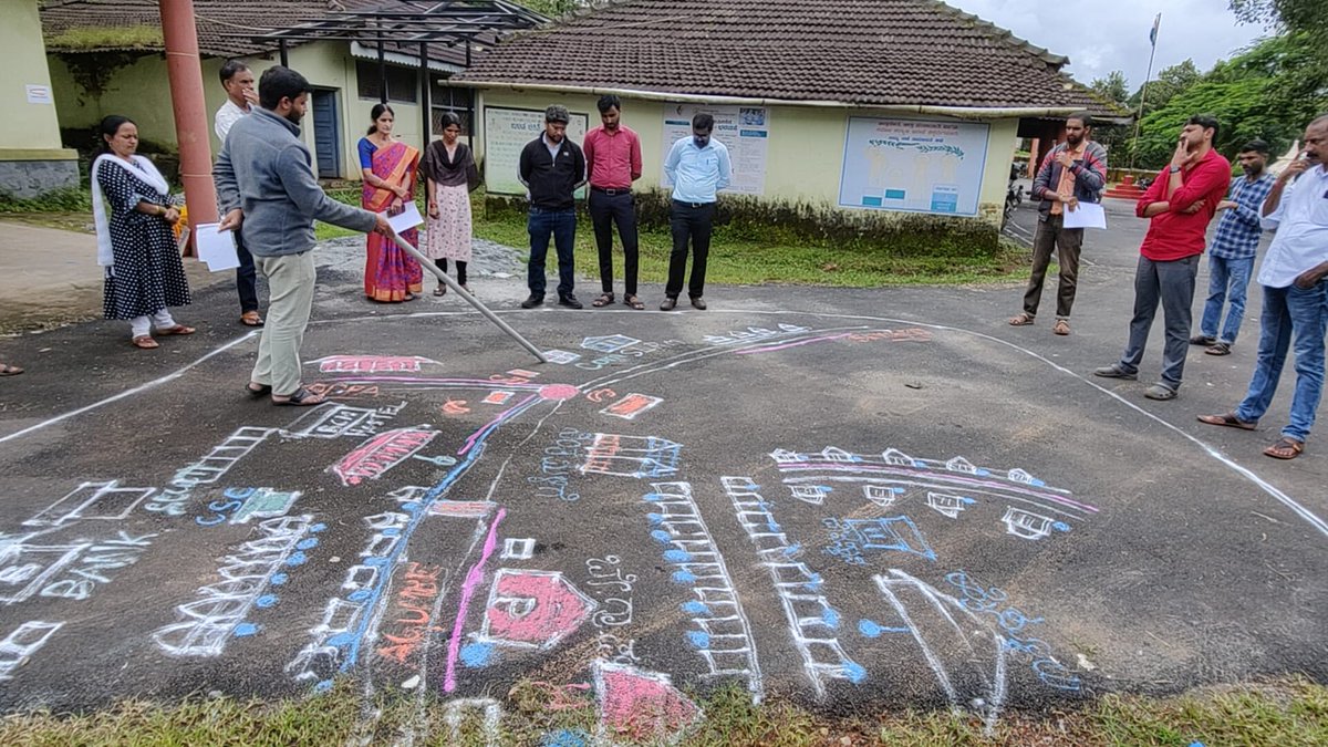 ZP_Chikmagalur's tweet photo. Village Sanitation Plan - VSP Training at Sringeri taluk. 
#RDPR
 #SBMG #SLWM #ODFS #ODFPlus https://t.co/j0B0rJzs7r