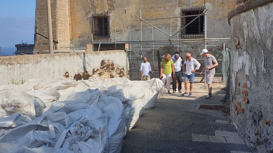 CisSantoStefano's tweet photo. NEWS 
La Commissaria Silvia Costa insieme alla delegazione degli europarlamentari sta effettuando una visita all ex carcere, per illustrare gli avanzamenti del progetto di recupero e dei lavori dell'ex carcere borbonico di Santo Stefano di Ventotene.
Info: https://t.co/3JgOM0SUwl https://t.co/xyt1UmE8ah