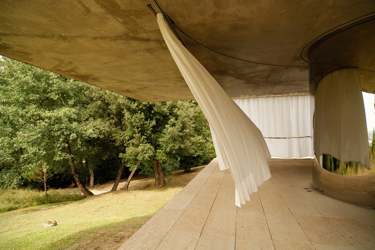vlazenbury's tweet photo. Casa en Burdeos, Rem Koolhaas, Burdeos, Francia, 1996-1999. FOTÓGRAFIAS OMA. https://t.co/1sZ0Rh3Byp