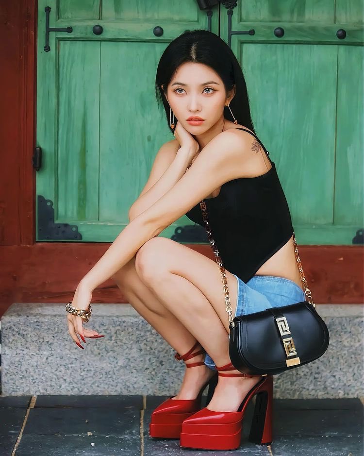 SOYEON × VERSACE

#GIDLE #여자아이들 #SOYEON #소연