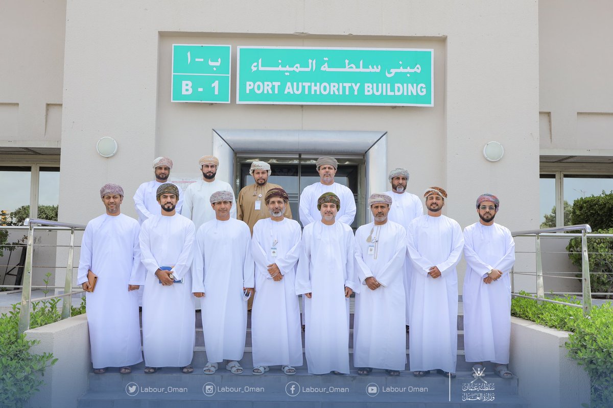 Labour_OMAN's tweet photo. #وزارة_العمل ممثلة بسعادة الشيخ نصر الحوسني وكيل الوزارة للعمل تنظم جلسات حوارية مع إدارات شركتي #صلالة_لخدمات_الموانئ و #أوكتال_للبلاستك وبحضور رئيس اتحاد عام عمال سلطنة عمان وممثلي النقابات العمالية بمحافظة ظفار وإدارات الشركات بمحافظة ظفار. https://t.co/6OP1eIAY6c
