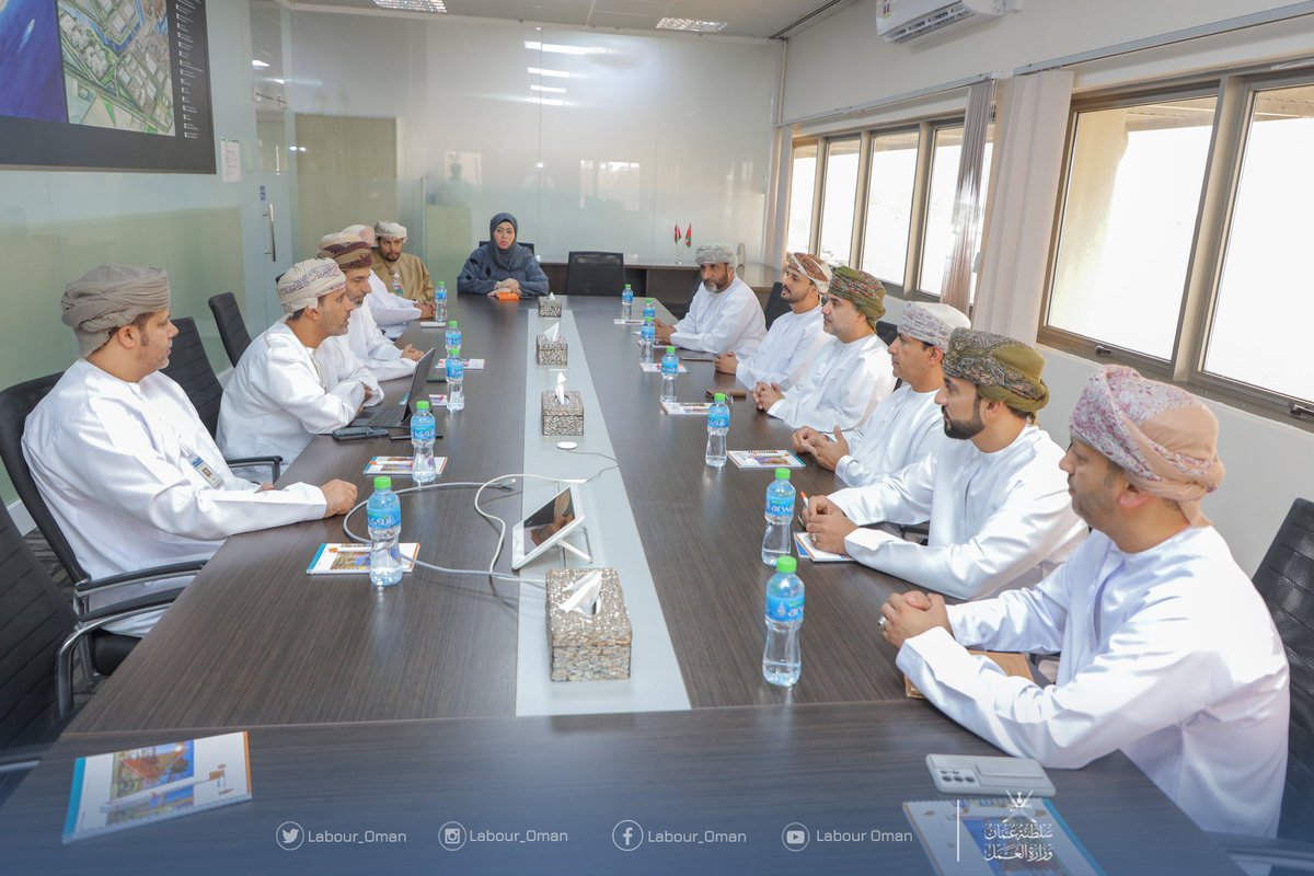 Labour_OMAN's tweet photo. #وزارة_العمل ممثلة بسعادة الشيخ نصر الحوسني وكيل الوزارة للعمل تنظم جلسات حوارية مع إدارات شركتي #صلالة_لخدمات_الموانئ و #أوكتال_للبلاستك وبحضور رئيس اتحاد عام عمال سلطنة عمان وممثلي النقابات العمالية بمحافظة ظفار وإدارات الشركات بمحافظة ظفار. https://t.co/6OP1eIAY6c
