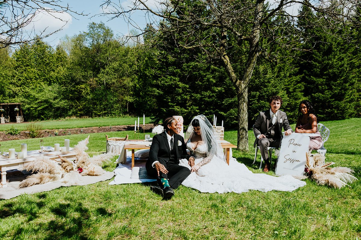 FedoraMedia's tweet photo. I love this epic picnic, and look at that cake! The perfect add-on to any event!
#bohowedding #outdoorwedding #supportlocal #teamwork #stylizedshoot #weddingdress #bride#beautifuldresses #bridetobride #makeupartist #weddingflowers #weddingphotography #makeup #bridalgown #beauty https://t.co/OsgU84P2PZ