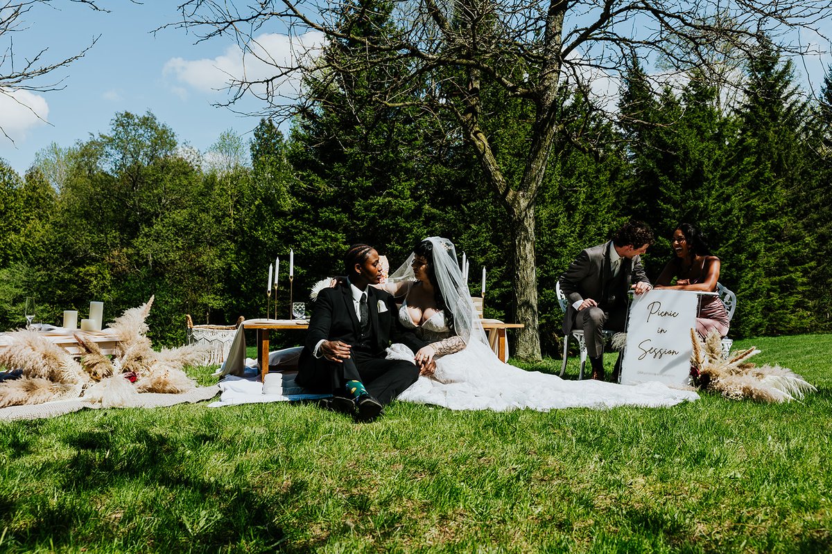 FedoraMedia's tweet photo. I love this epic picnic, and look at that cake! The perfect add-on to any event!
#bohowedding #outdoorwedding #supportlocal #teamwork #stylizedshoot #weddingdress #bride#beautifuldresses #bridetobride #makeupartist #weddingflowers #weddingphotography #makeup #bridalgown #beauty https://t.co/OsgU84P2PZ