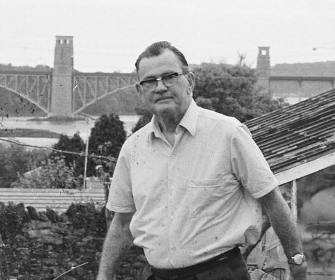 WelshBiography's tweet photo. Owen Vaughan Jones, obstetrician and gynaecologist who transformed maternity services in the counties of #Caernarfon, #Anglesey and #Merioneth, died #onthisday 1986 https://t.co/KAwQ1HEtUZ #WelshHistory #Wales @Gymfeddygol @TheBMA https://t.co/78g7L0Sa8m