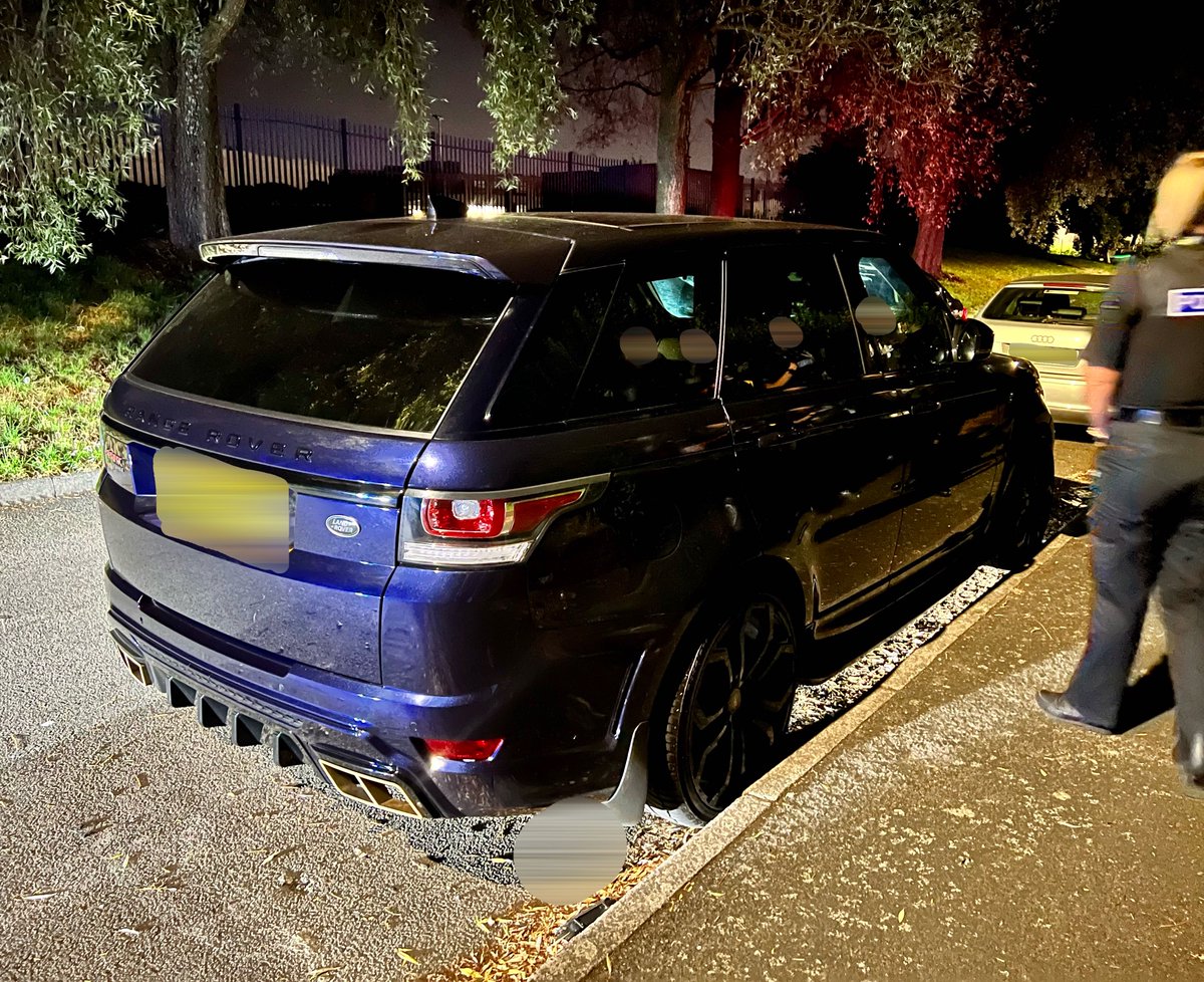 Trafficwmp's tweet photo. This Range Rover was stolen overnight in a keyless theft from Walsall before we found it parked in Wednesbury a short time later. If you have a similar vehicle please consider adding extra security devices such as steering locks, immobilisers and trackers etc. 🔐 🚗 https://t.co/ly784lfygJ