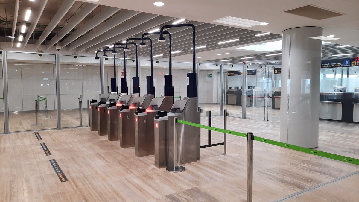 aena's tweet photo. El Aeropuerto de #Sevilla 🛫 abre la nueva zona de salidas internacionales del edificio terminal.

✅ Con este hito finaliza la obra de ampliación del terminal por la zona norte, después de que en 2020 se inauguraran las llegadas internacionales.

👉 https://t.co/69fT62o1OR https://t.co/umhIp9Cli2