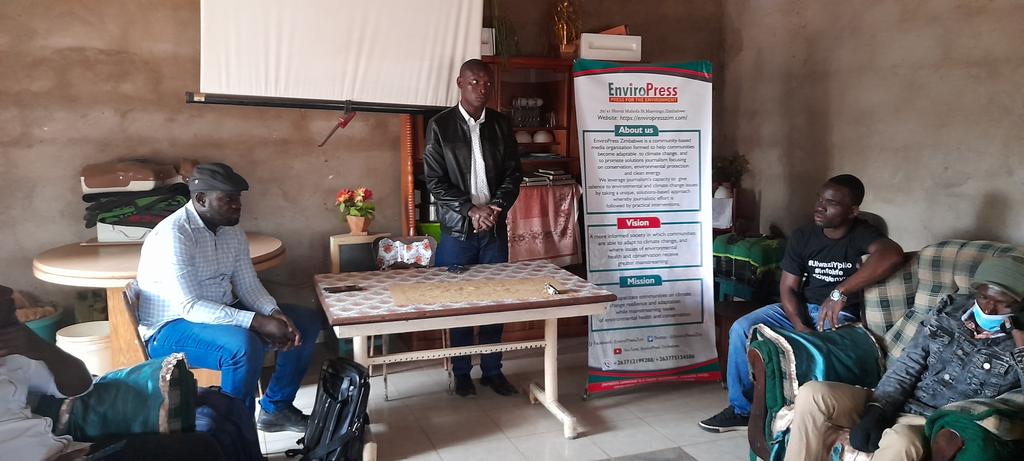 Today, we're in Mwenezi for a training on extractive resource accountability. People say the semi-arid district is rich in gold, alexandrite etc that are yet to benefit locals. The minerals could help people adapt their livelihoods to effects of climate change. <a href="/SthrnAfrcaTrust/">Southern Africa Trust</a>